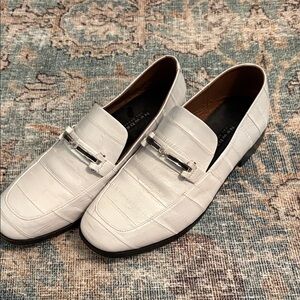 Newbark Women’s White Loafers Sz. 8.5 Great Condition